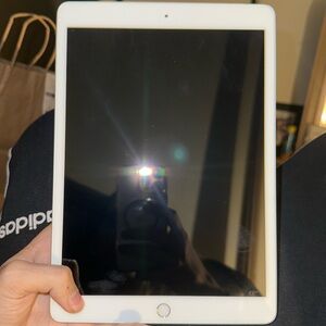 Apple - 10.9-Inch iPad - Latest Model - (10th Generation) with Wi-Fi - 256GB